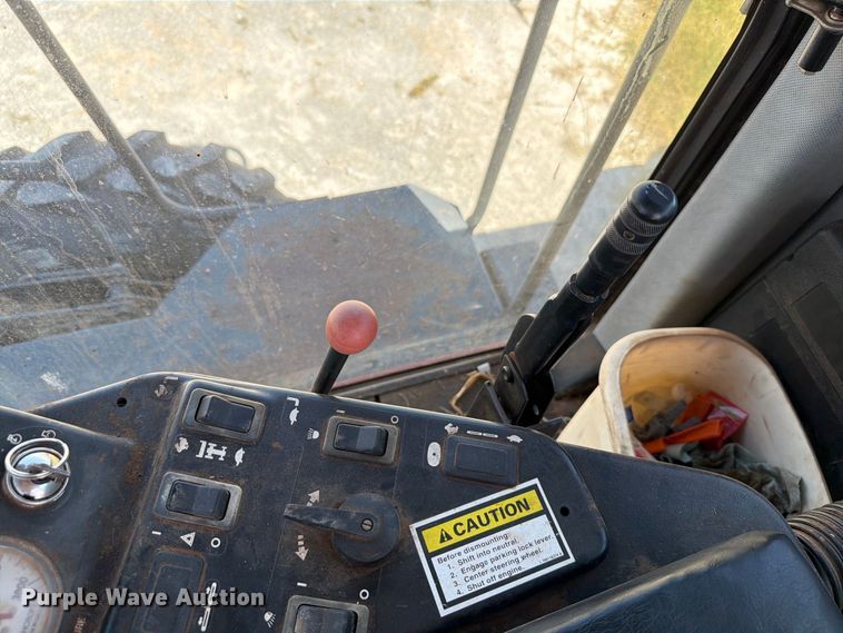 image for item EW8895 1999 Hesston 8450 swather / windrower
