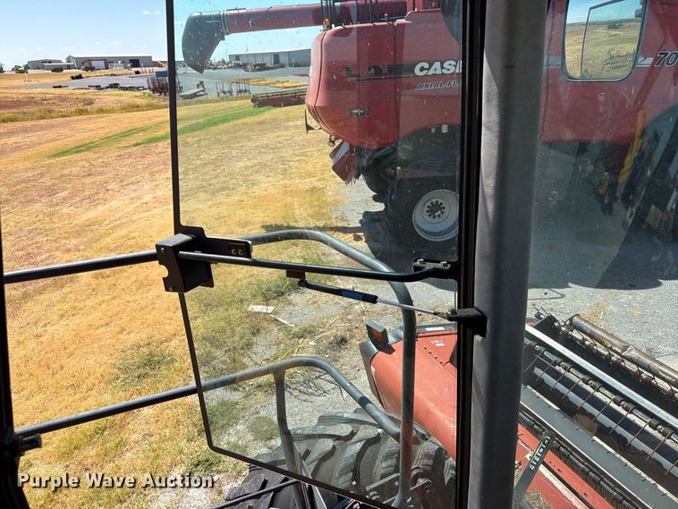 image for item EW8895 1999 Hesston 8450 swather / windrower