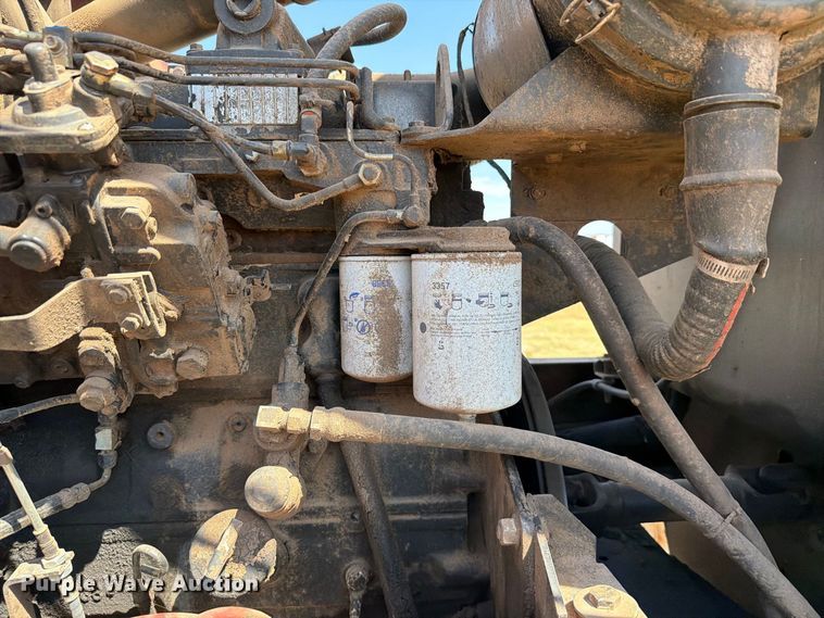 image for item EW8895 1999 Hesston 8450 swather / windrower
