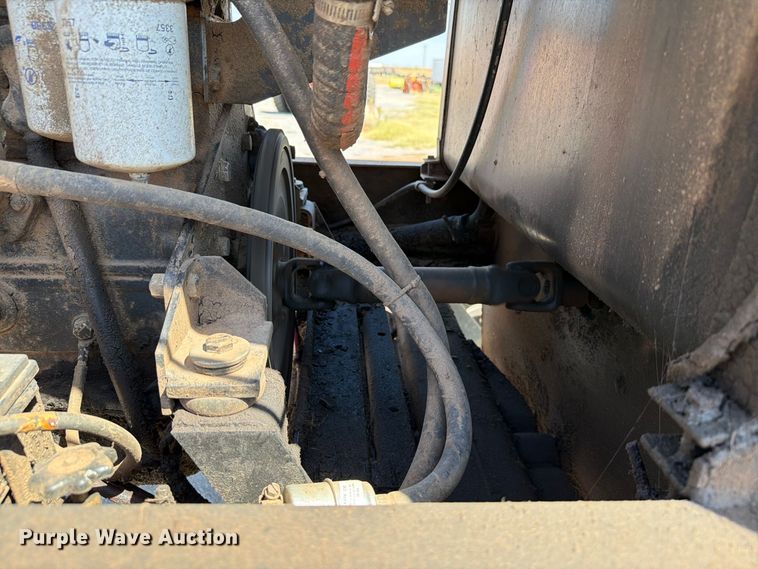 image for item EW8895 1999 Hesston 8450 swather / windrower