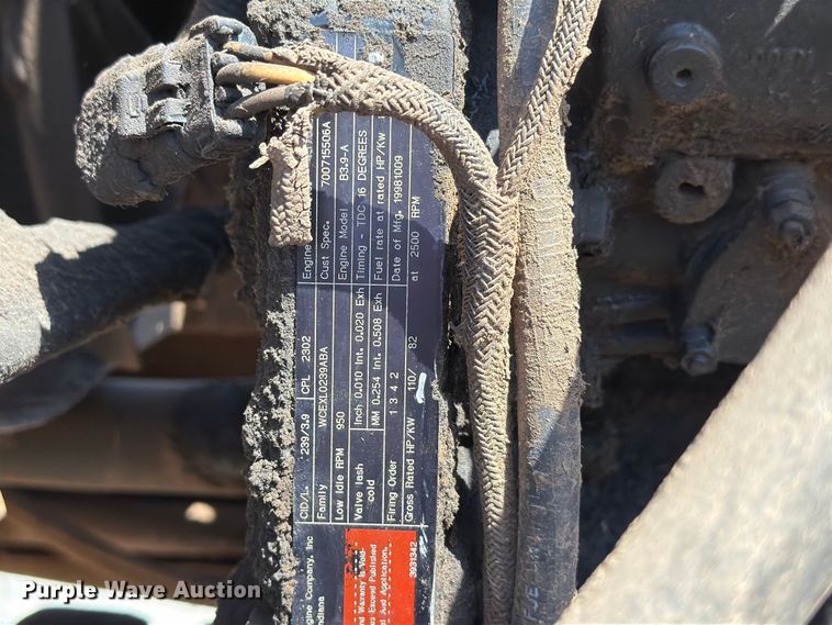 image for item EW8895 1999 Hesston 8450 swather / windrower