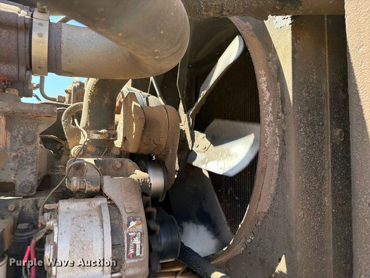 image for item EW8895 1999 Hesston 8450 swather / windrower