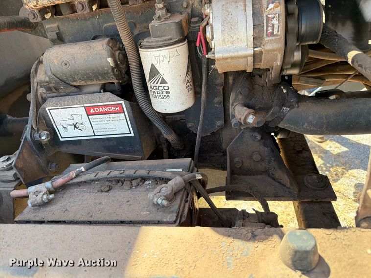 image for item EW8895 1999 Hesston 8450 swather / windrower