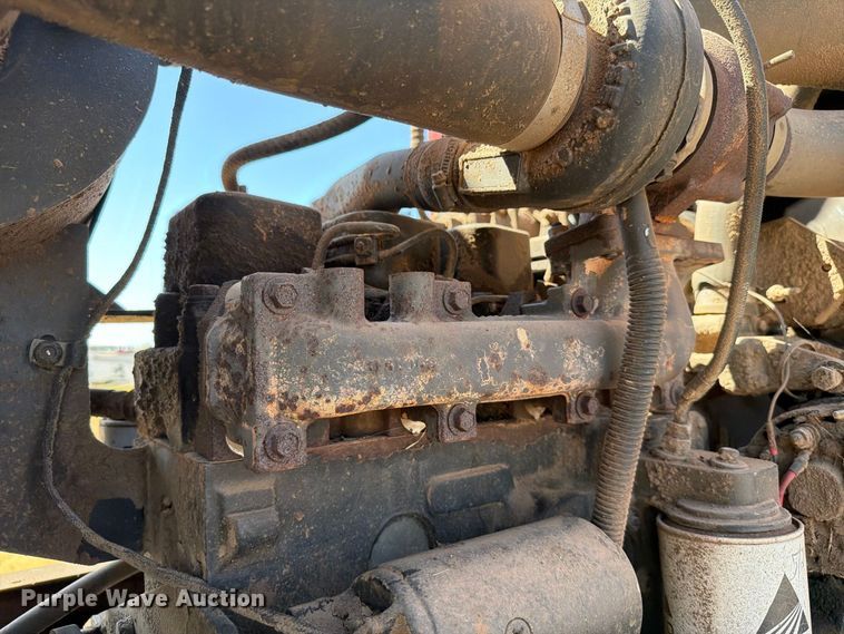 image for item EW8895 1999 Hesston 8450 swather / windrower