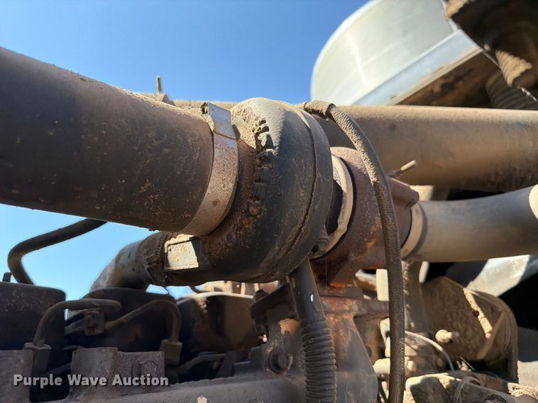 image for item EW8895 1999 Hesston 8450 swather / windrower