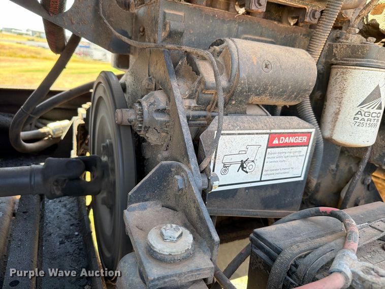 image for item EW8895 1999 Hesston 8450 swather / windrower