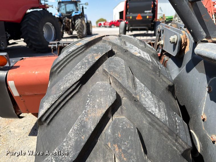 image for item EW8895 1999 Hesston 8450 swather / windrower
