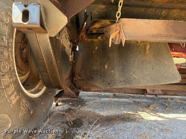 image for item EW8895 1999 Hesston 8450 swather / windrower