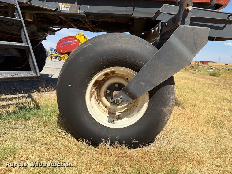 image for item EW8895 1999 Hesston 8450 swather / windrower
