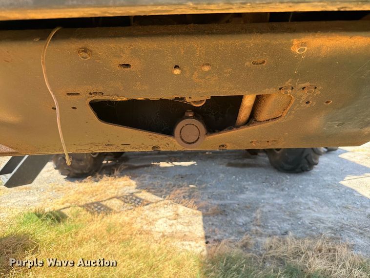 image for item EW8895 1999 Hesston 8450 swather / windrower