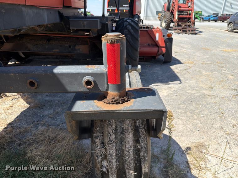 image for item EW8895 1999 Hesston 8450 swather / windrower