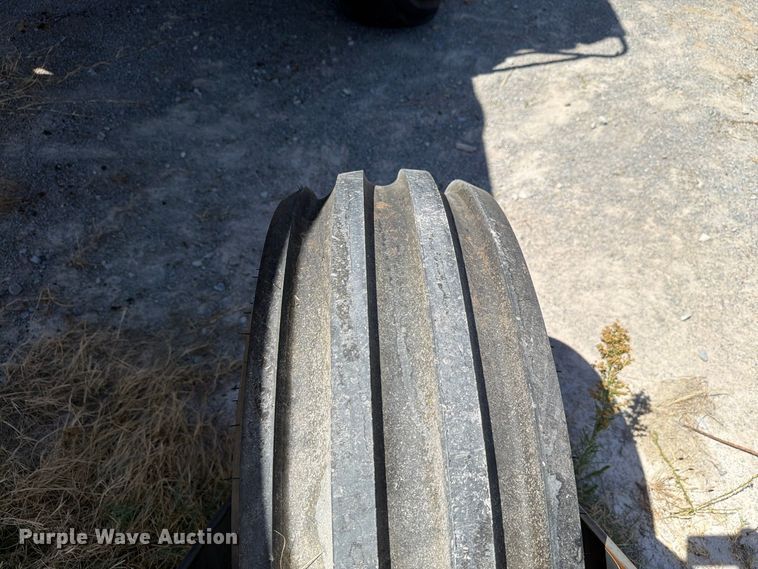 image for item EW8895 1999 Hesston 8450 swather / windrower