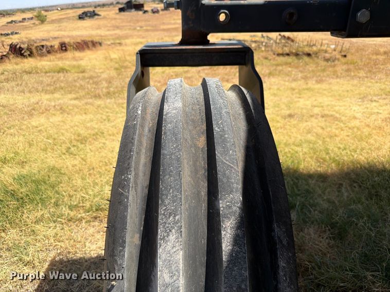 image for item EW8895 1999 Hesston 8450 swather / windrower