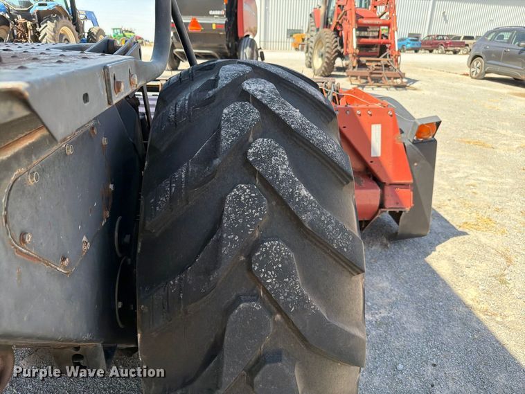 image for item EW8895 1999 Hesston 8450 swather / windrower