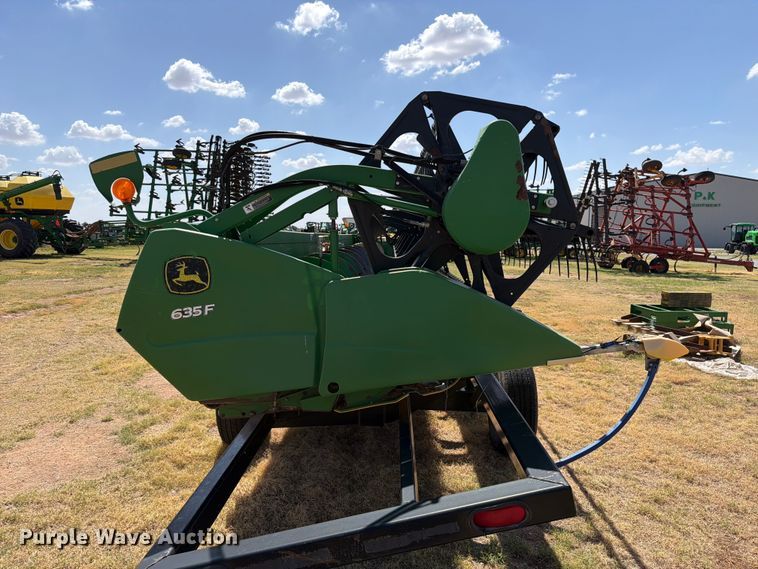 image for item EW8920 2011 John Deere 635F HydraFlex flex draper head