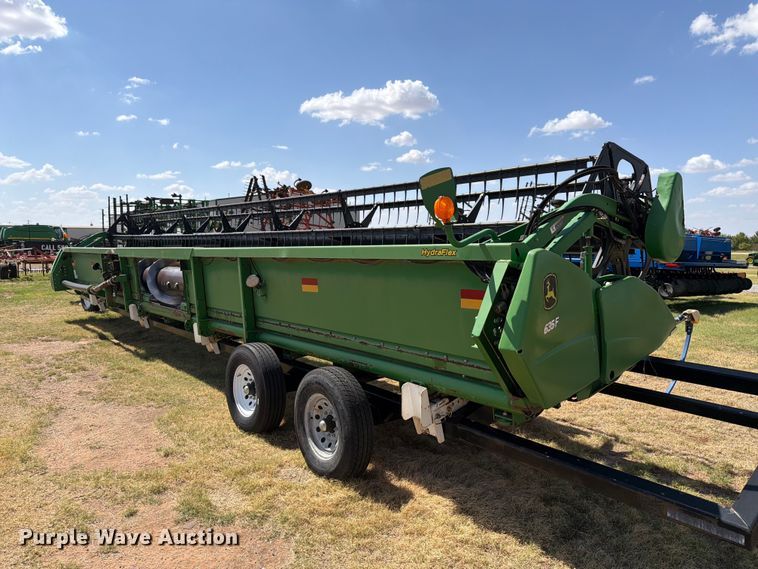 image for item EW8920 2011 John Deere 635F HydraFlex flex draper head