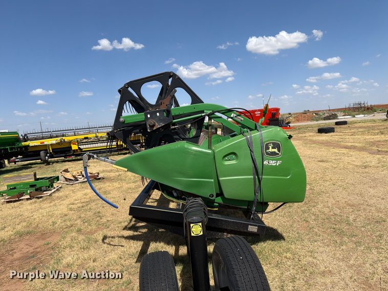 image for item EW8920 2011 John Deere 635F HydraFlex flex draper head