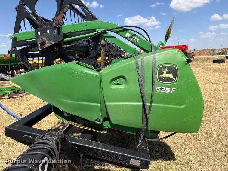 image for item EW8920 2011 John Deere 635F HydraFlex flex draper head