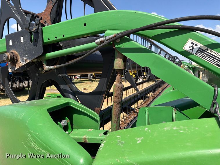 image for item EW8920 2011 John Deere 635F HydraFlex flex draper head