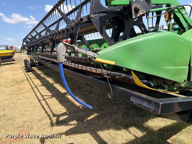 image for item EW8920 2011 John Deere 635F HydraFlex flex draper head
