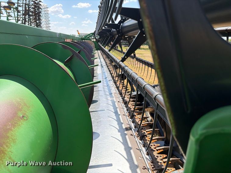 image for item EW8920 2011 John Deere 635F HydraFlex flex draper head