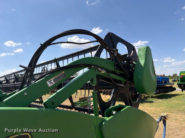 image for item EW8920 2011 John Deere 635F HydraFlex flex draper head