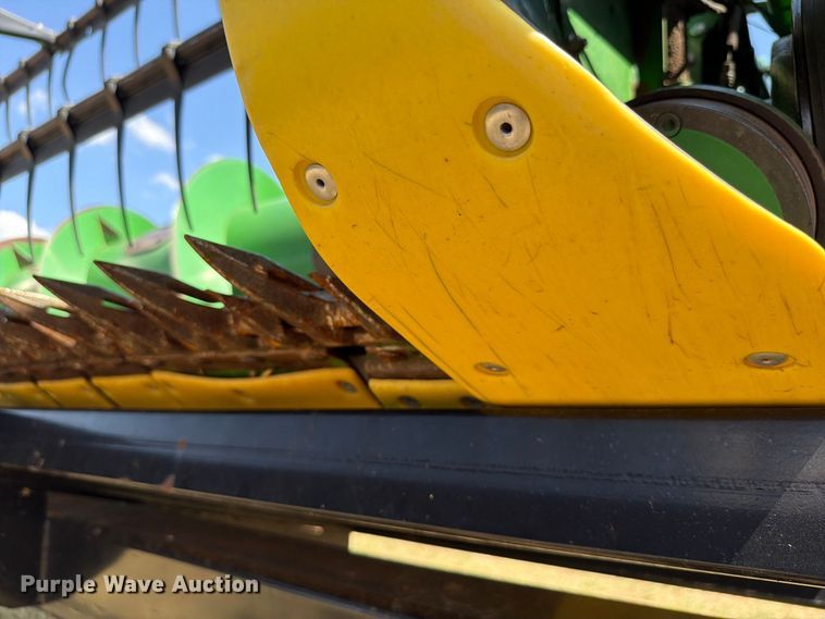 image for item EW8920 2011 John Deere 635F HydraFlex flex draper head