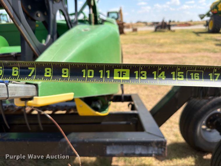 image for item EW8920 2011 John Deere 635F HydraFlex flex draper head