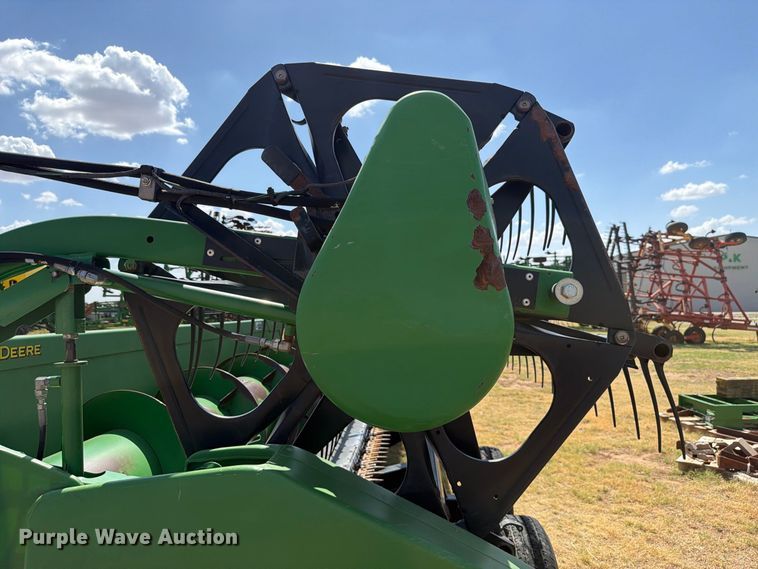 image for item EW8920 2011 John Deere 635F HydraFlex flex draper head