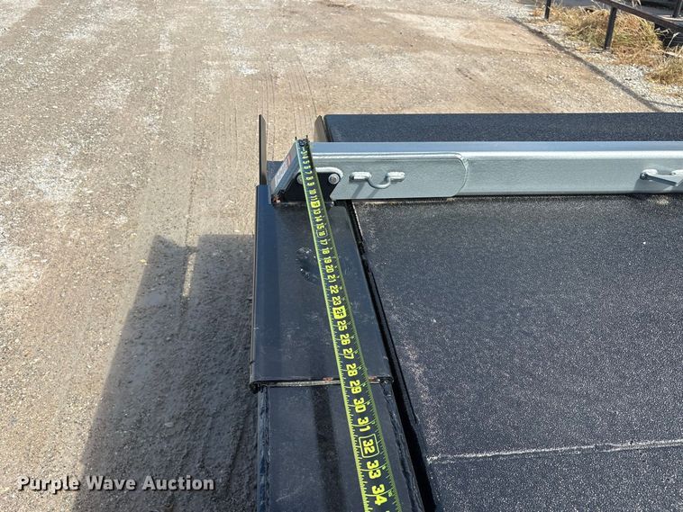 image for item EX0042 2023 DewEze 984 hydraulic bale bed