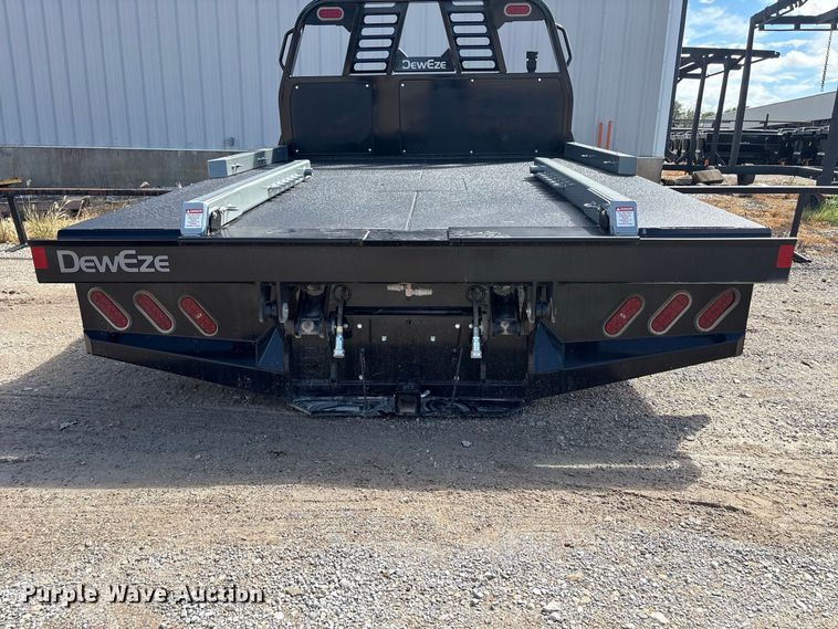 image for item EX0042 2023 DewEze 984 hydraulic bale bed