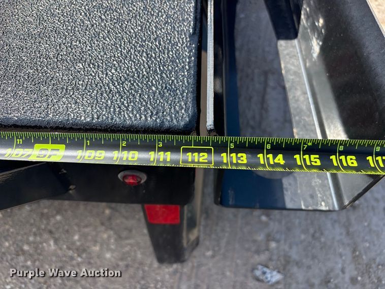 image for item EX0042 2023 DewEze 984 hydraulic bale bed