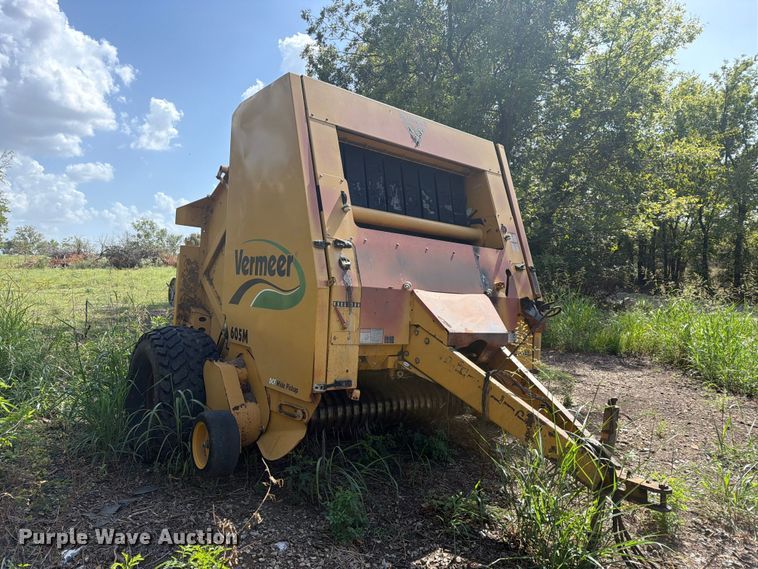image for item EX4283 2007 Vermeer round baler