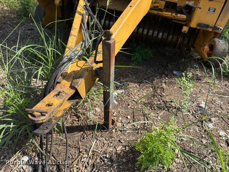 image for item EX4283 2007 Vermeer round baler
