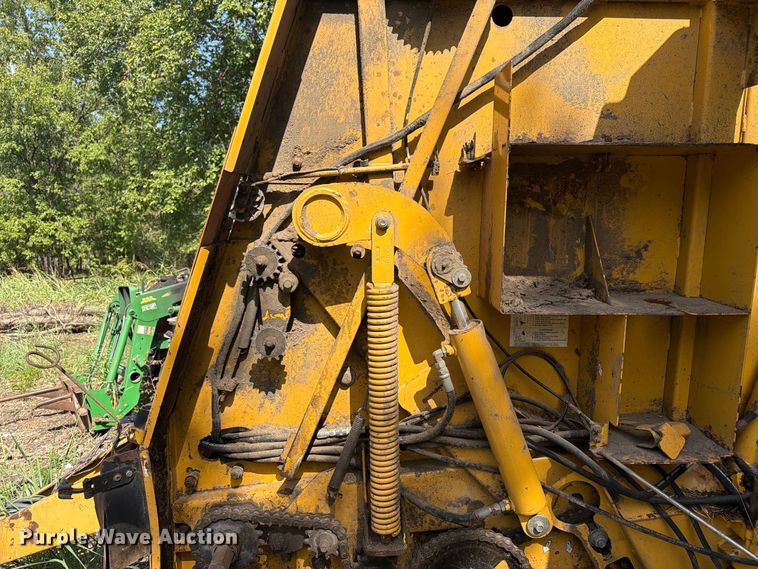 image for item EX4283 2007 Vermeer round baler