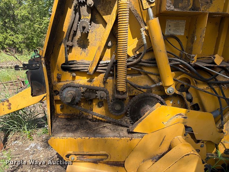 image for item EX4283 2007 Vermeer round baler