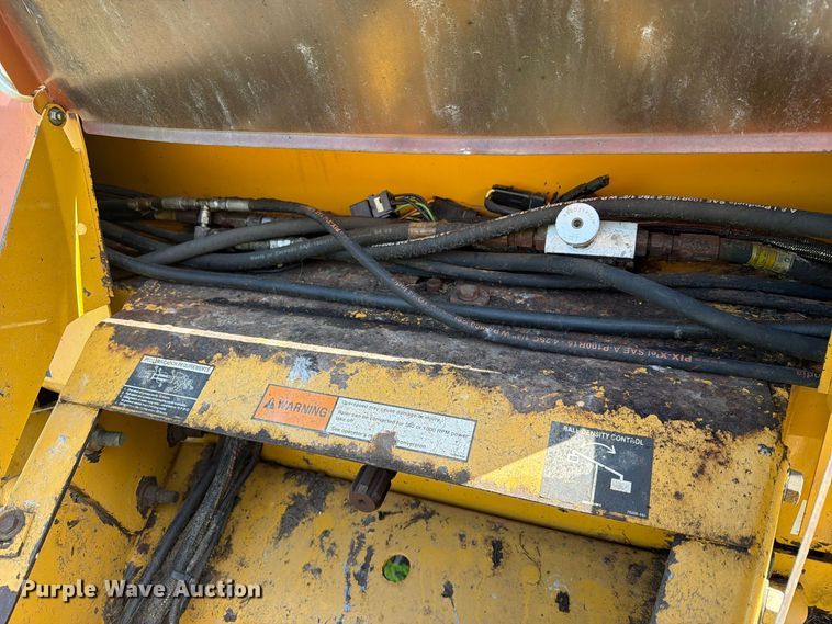 image for item EX4283 2007 Vermeer round baler