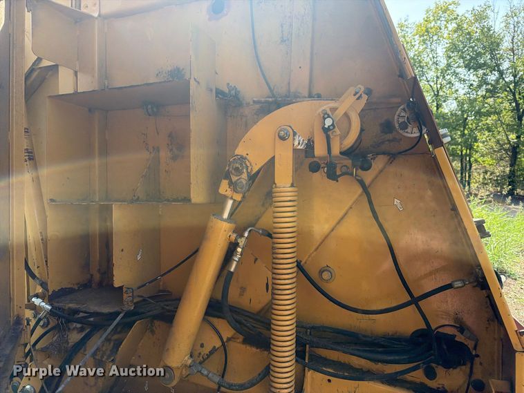 image for item EX4283 2007 Vermeer round baler