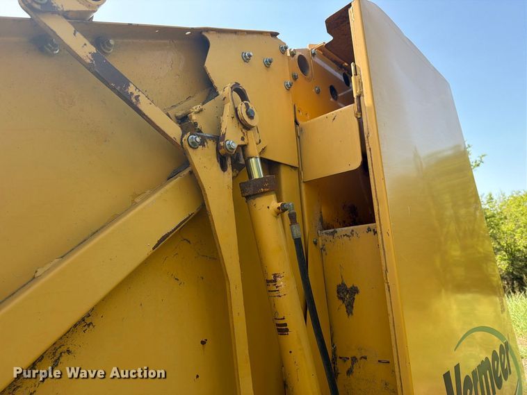 image for item EX4283 2007 Vermeer round baler