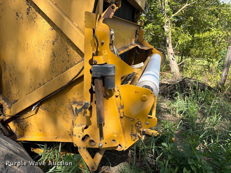 image for item EX4283 2007 Vermeer round baler