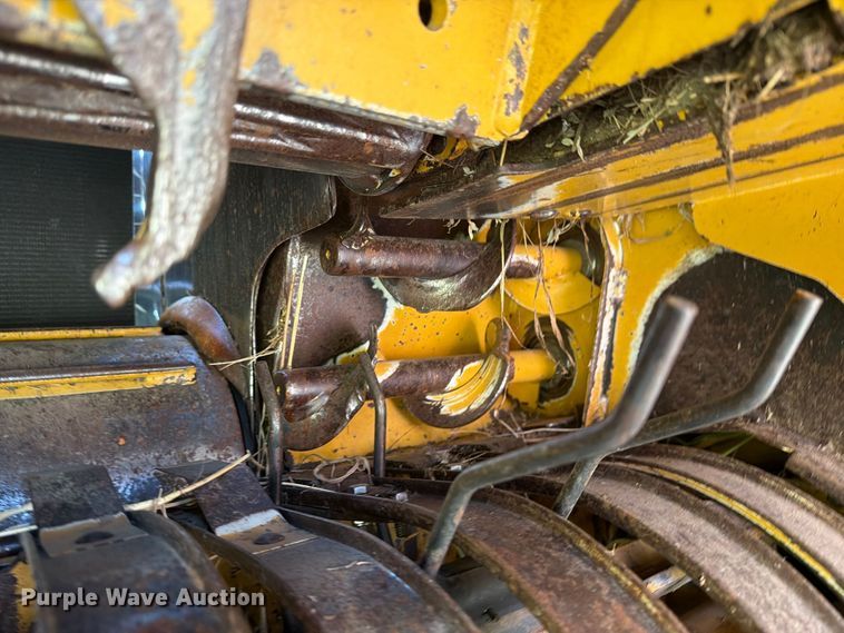 image for item EX4283 2007 Vermeer round baler