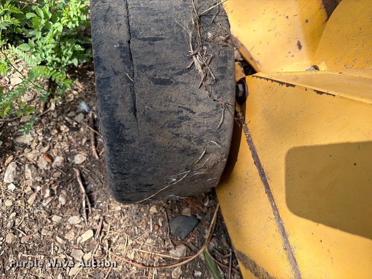 image for item EX4283 2007 Vermeer round baler