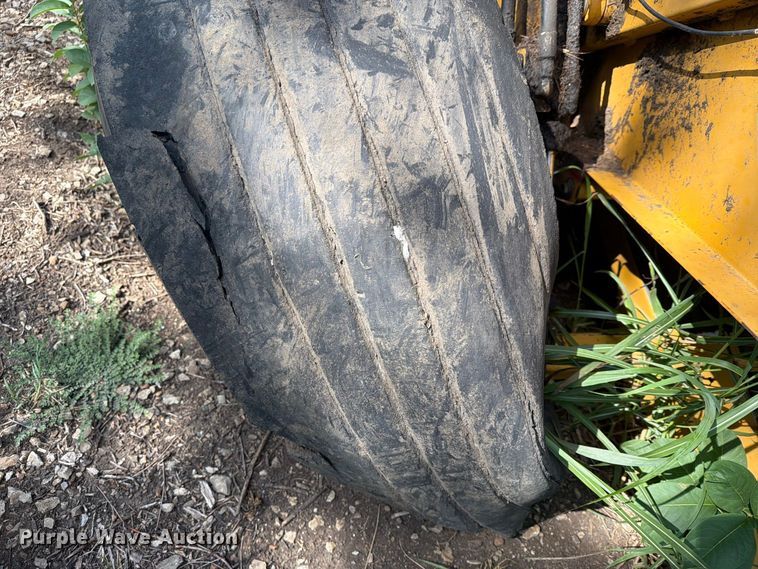 image for item EX4283 2007 Vermeer round baler
