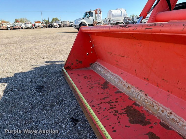 image for item FB5119 2012 Kubota M126X MFWD tractor