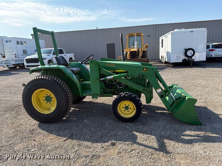 image for item FB5169 1998 John Deere 870 MFWD tractor