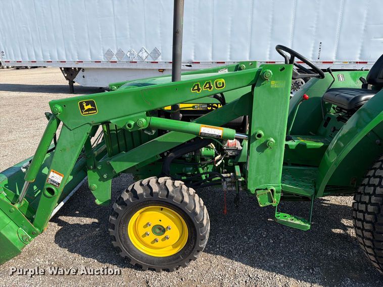 image for item FB5169 1998 John Deere 870 MFWD tractor