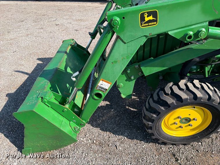 image for item FB5169 1998 John Deere 870 MFWD tractor