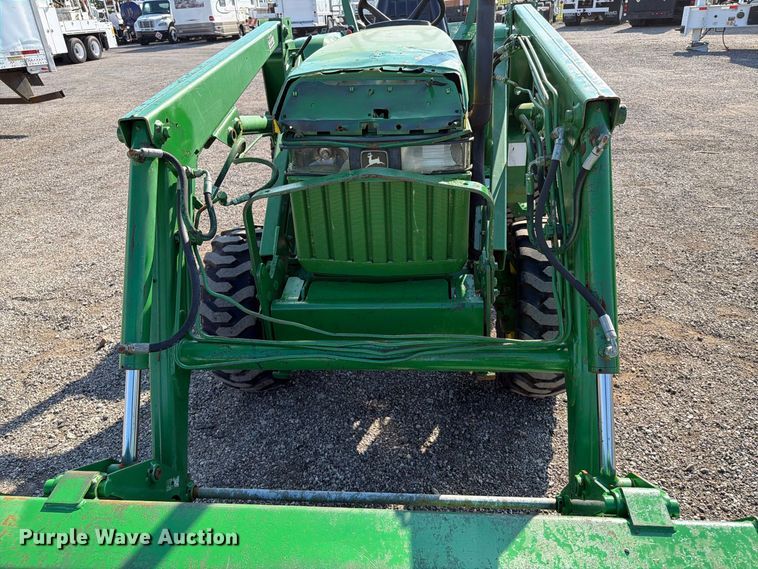 image for item FB5169 1998 John Deere 870 MFWD tractor