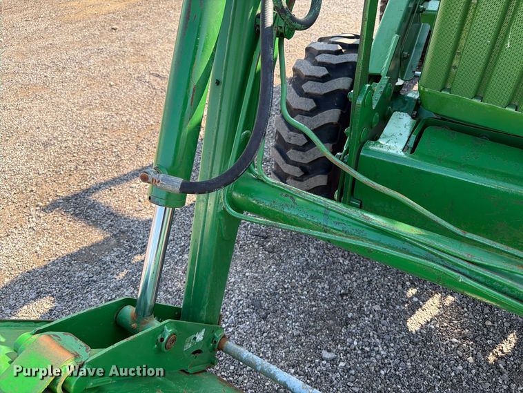 image for item FB5169 1998 John Deere 870 MFWD tractor