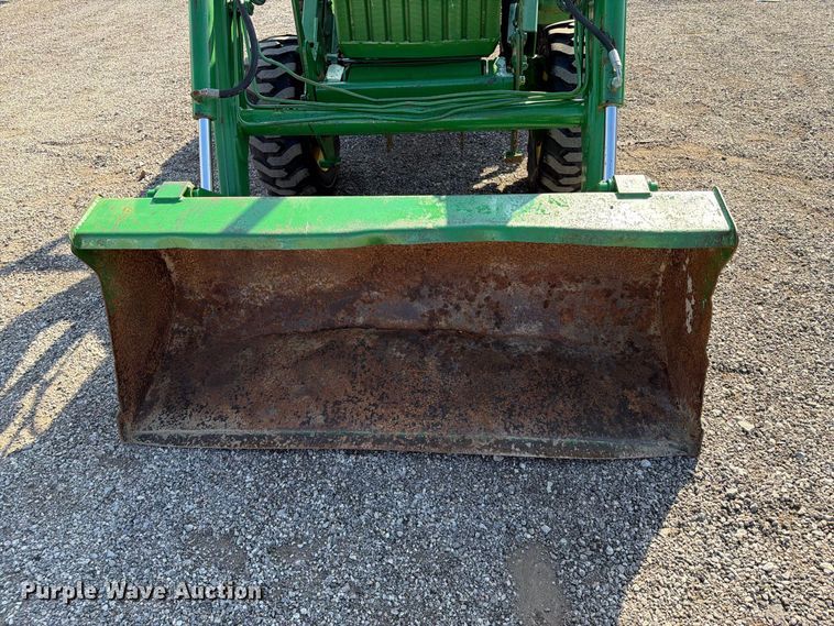 image for item FB5169 1998 John Deere 870 MFWD tractor